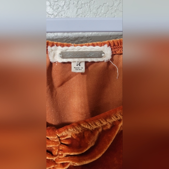 Amber Skies  Velvet Ruched Top Size M EUC - Picture 6 of 10